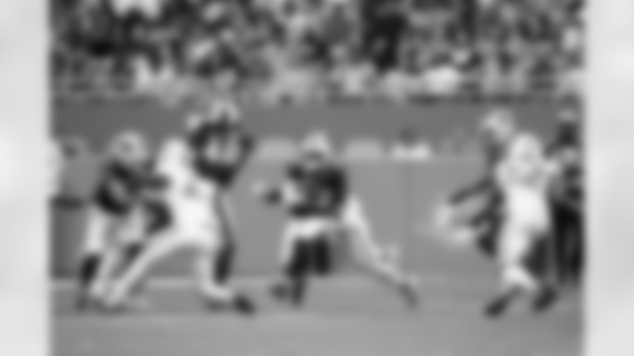 Miami Dolphins vs Buffalo Bills, Regular Season, November 09, 2025 at Hard Rock Stadium.