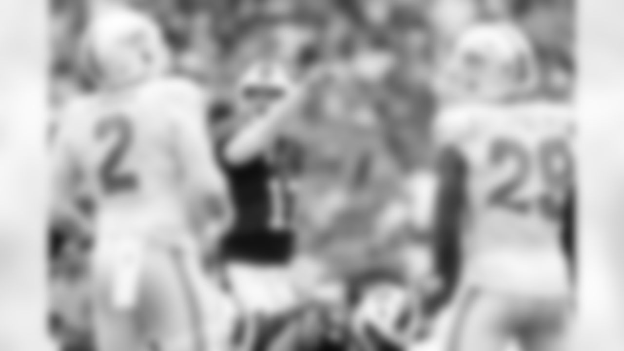 Miami Dolphins vs Buffalo Bills, Regular Season, November 09, 2025 at Hard Rock Stadium.