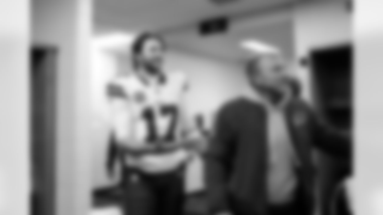 Pittsburgh Steelers vs Buffalo Bills, Regular Season, November 28, 2025 at Acrisure Stadium.