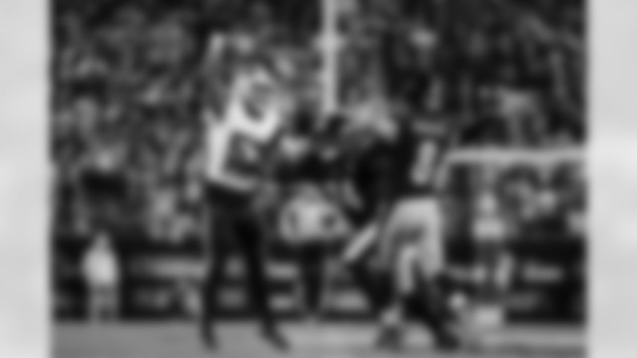 Pittsburgh Steelers vs Buffalo Bills, Regular Season, November 30, 2025 at Acrisure Stadium.