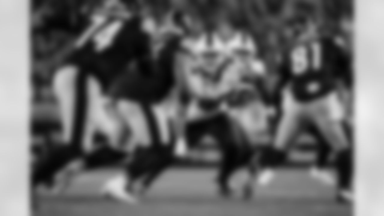 Pittsburgh Steelers vs Buffalo Bills, Regular Season, November 30, 2025 at Acrisure Stadium.