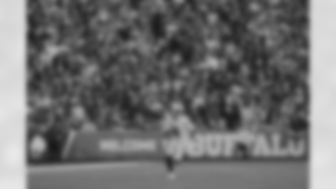 Buffalo Bills vs Tampa Bay Buccaneers, Regular Season, November 18, 2025 at Highmark Stadium.