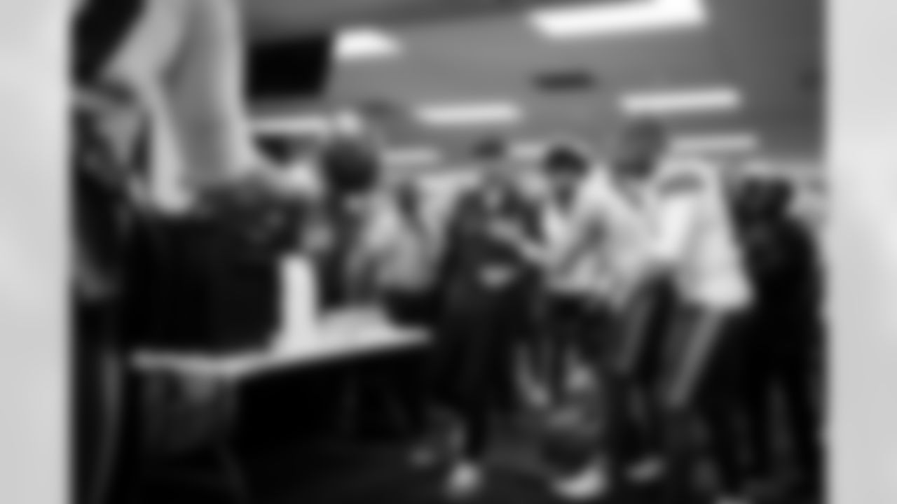 Pittsburgh Steelers vs Buffalo Bills, Regular Season, November 30, 2025 at Acrisure Stadium.