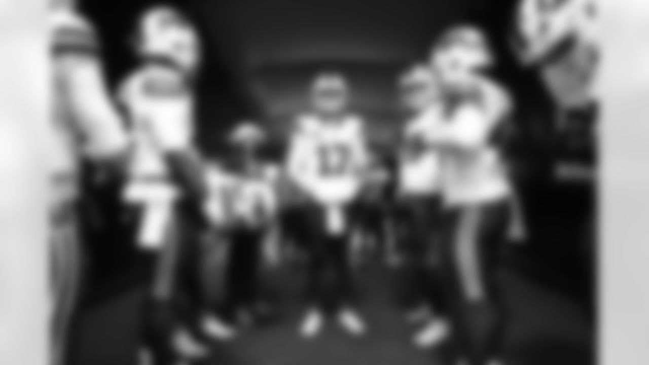 Pittsburgh Steelers vs Buffalo Bills, Regular Season, November 30, 2025 at Acrisure Stadium.