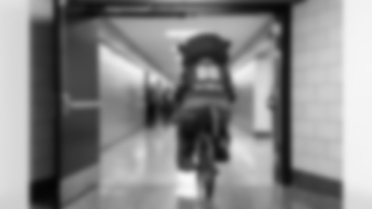 Free Mobile Food Markets, November 01, 2025 at #94 West Hertel Academy.