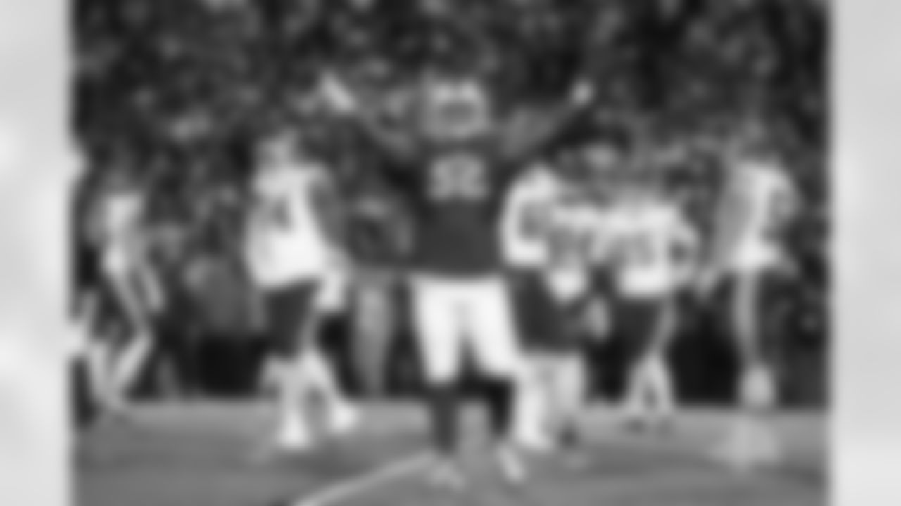 Jordan Phillips (52). Buffalo Bills vs Kansas City Chiefs, Regular Season, November 02, 2025 at Highmark Stadium.