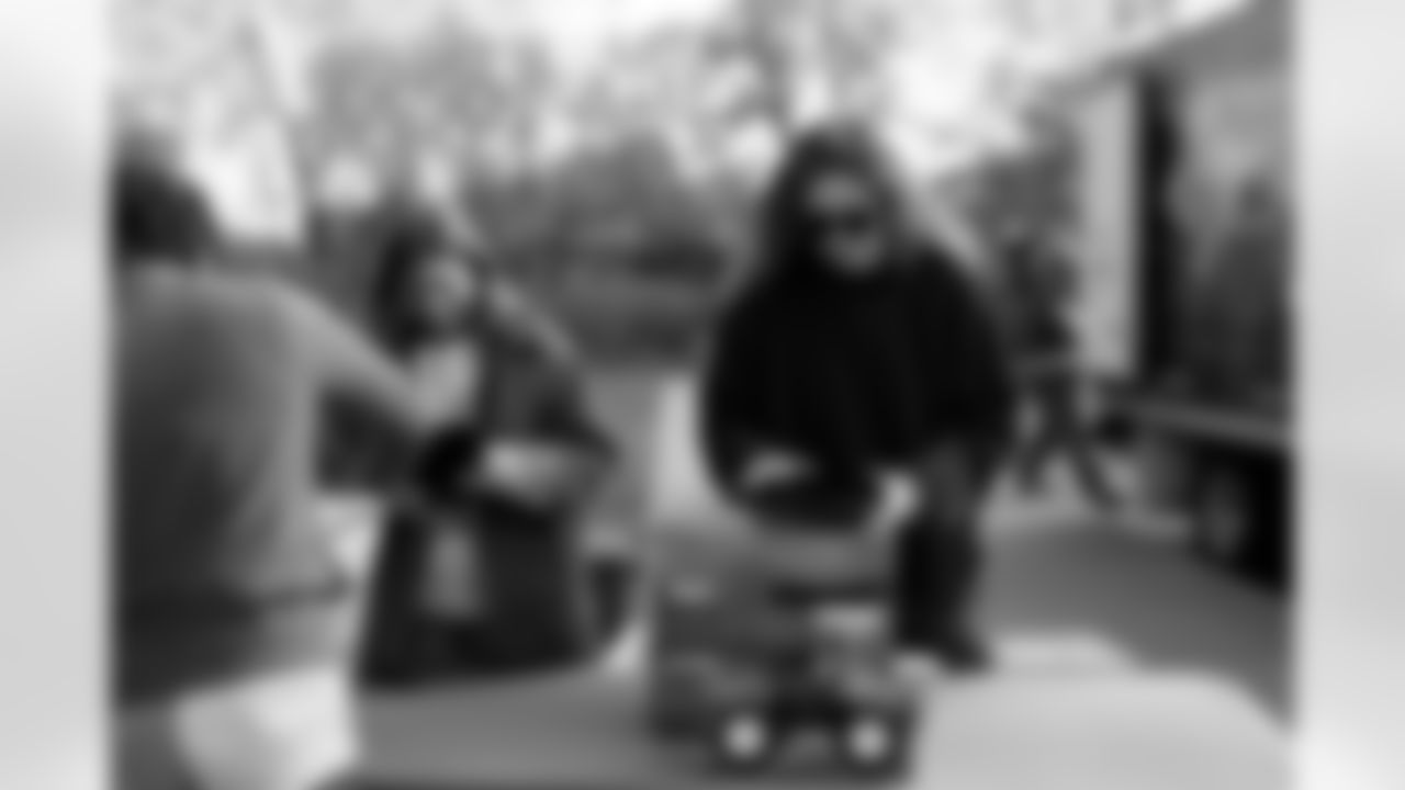 Free Mobile Food Markets, November 01, 2025 at #94 West Hertel Academy.