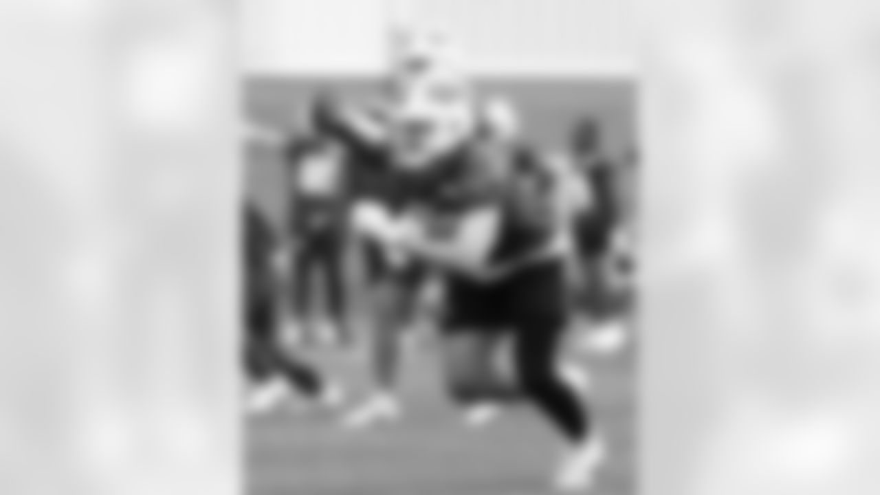 Dalton Kincaid (86). Buffalo Bills OTA workouts, May 27, 2025 at the Buffalo Bills Training Center.