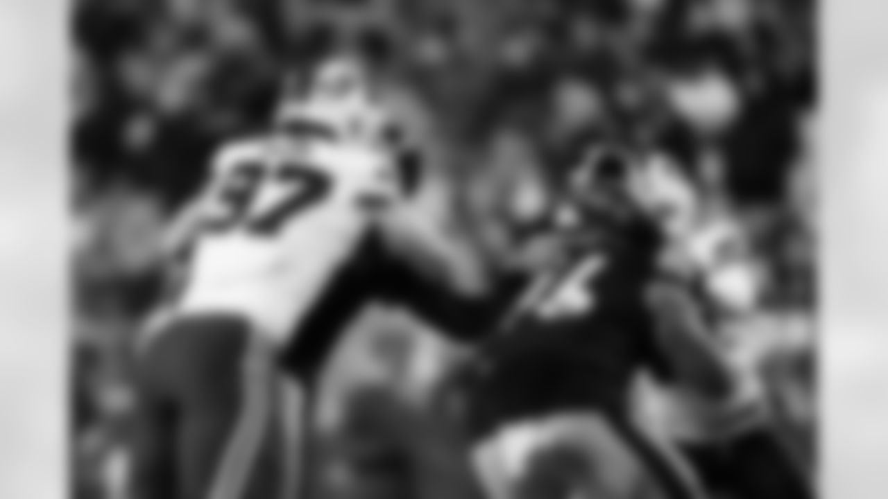 Pittsburgh Steelers vs Buffalo Bills, Regular Season, November 30, 2025 at Acrisure Stadium.