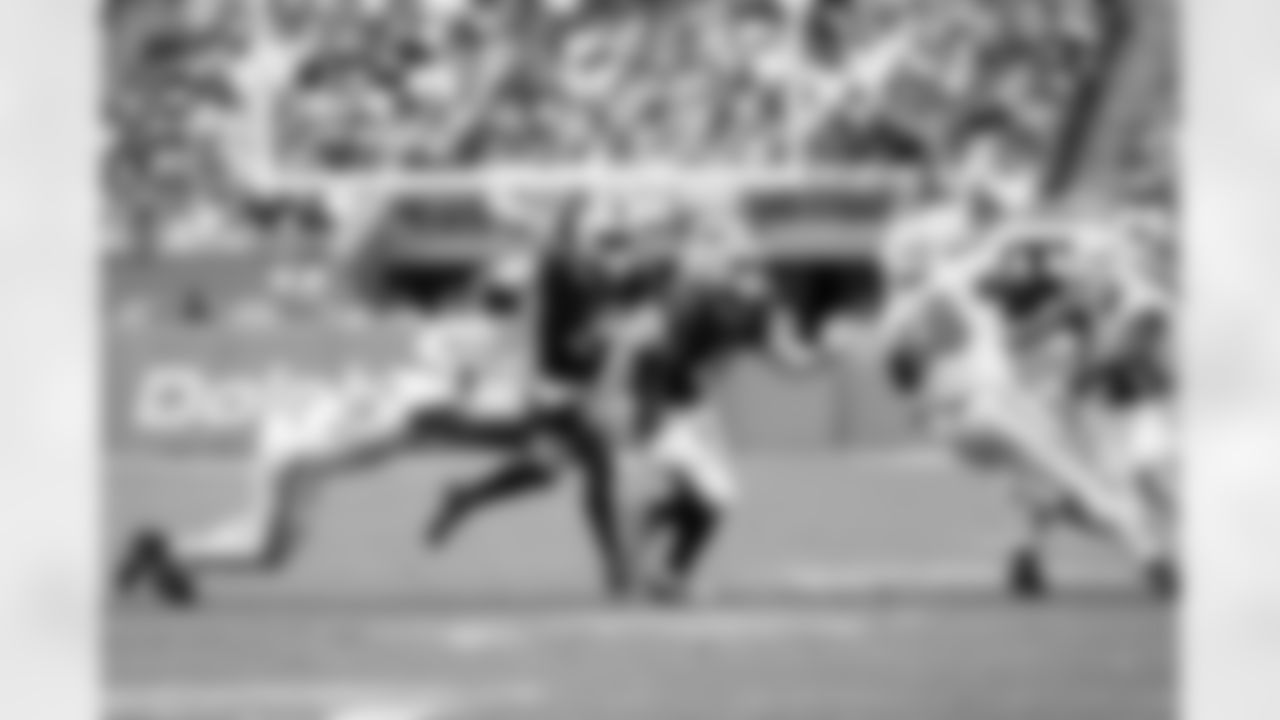 Miami Dolphins vs Buffalo Bills, Regular Season, November 09, 2025 at Hard Rock Stadium.