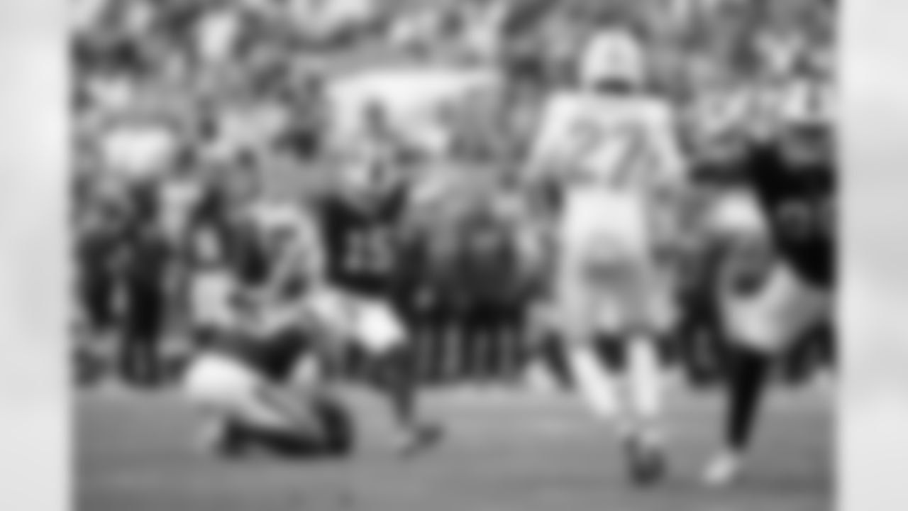 Miami Dolphins vs Buffalo Bills, Regular Season, November 09, 2025 at Hard Rock Stadium.