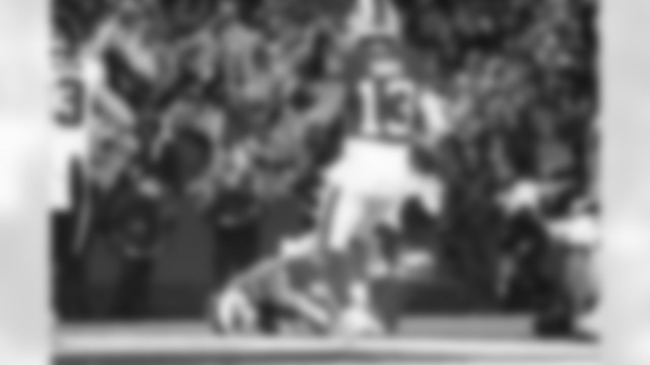 Buffalo Bills vs Philadelphia Eagles, Regular Season, December 28, 2025 at Highmark Stadium.