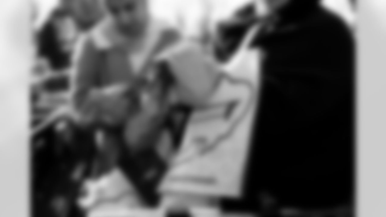 Free Mobile Food Markets, November 01, 2025 at #94 West Hertel Academy.