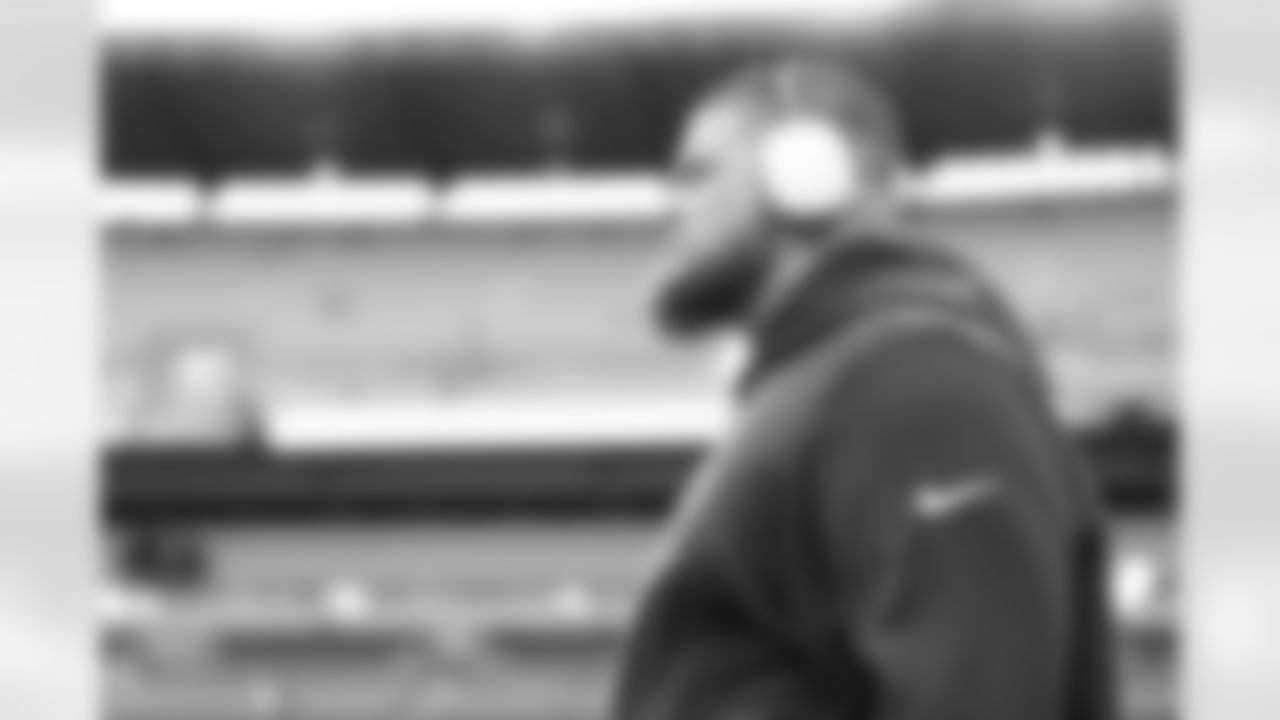 Pittsburgh Steelers vs Buffalo Bills, Regular Season, November 30, 2025 at Acrisure Stadium.