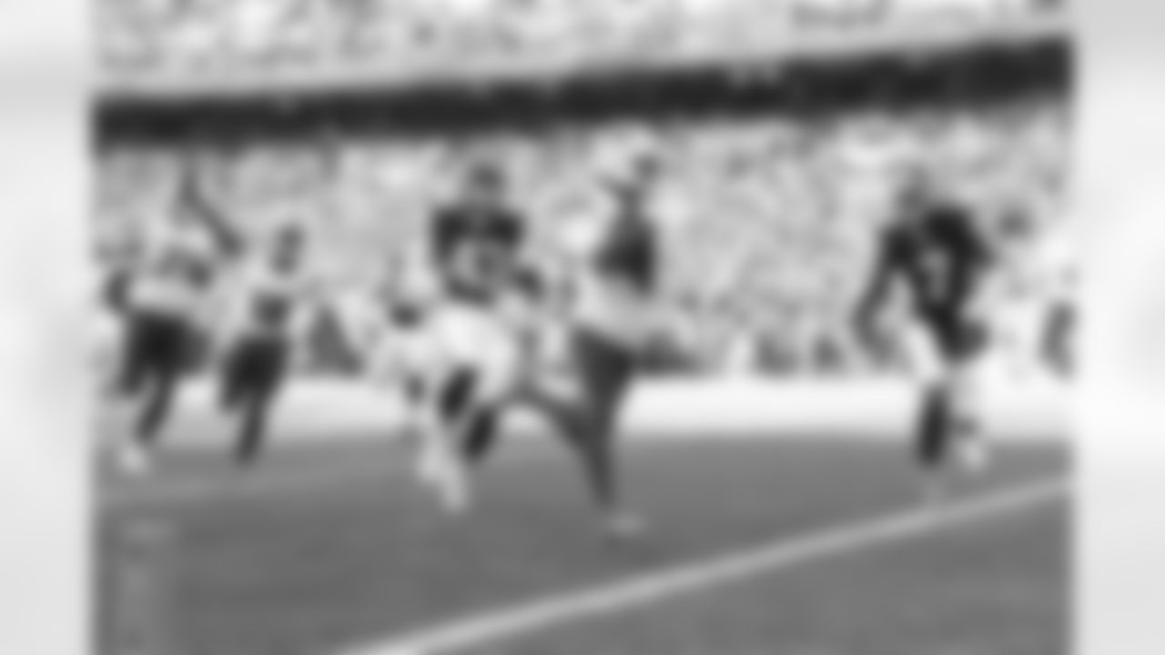 Cleveland Browns vs Buffalo Bills, Regular Season, December 21, 2025 at Huntington Bank Field.