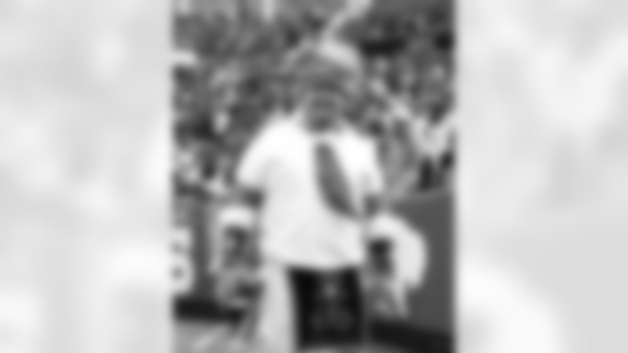 Buffalo Bills vs Tampa Bay Buccaneers, Regular Season, November 16, 2025 at Highmark Stadium.