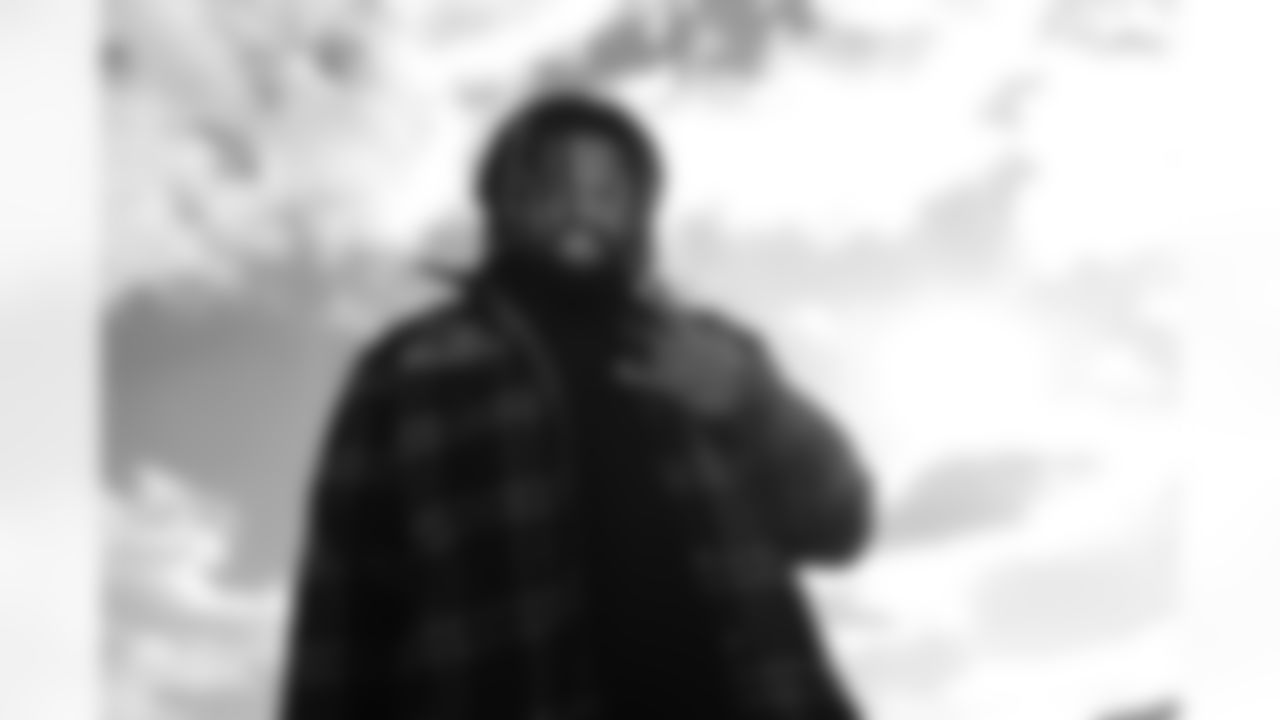 Jordan Phillips (52). Buffalo Bills Travel to Houston, November 19, 2025 at Buffalo Niagara International Airport.