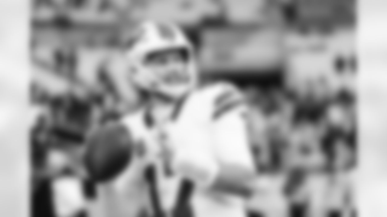 Pittsburgh Steelers vs Buffalo Bills, Regular Season, November 30, 2025 at Acrisure Stadium.