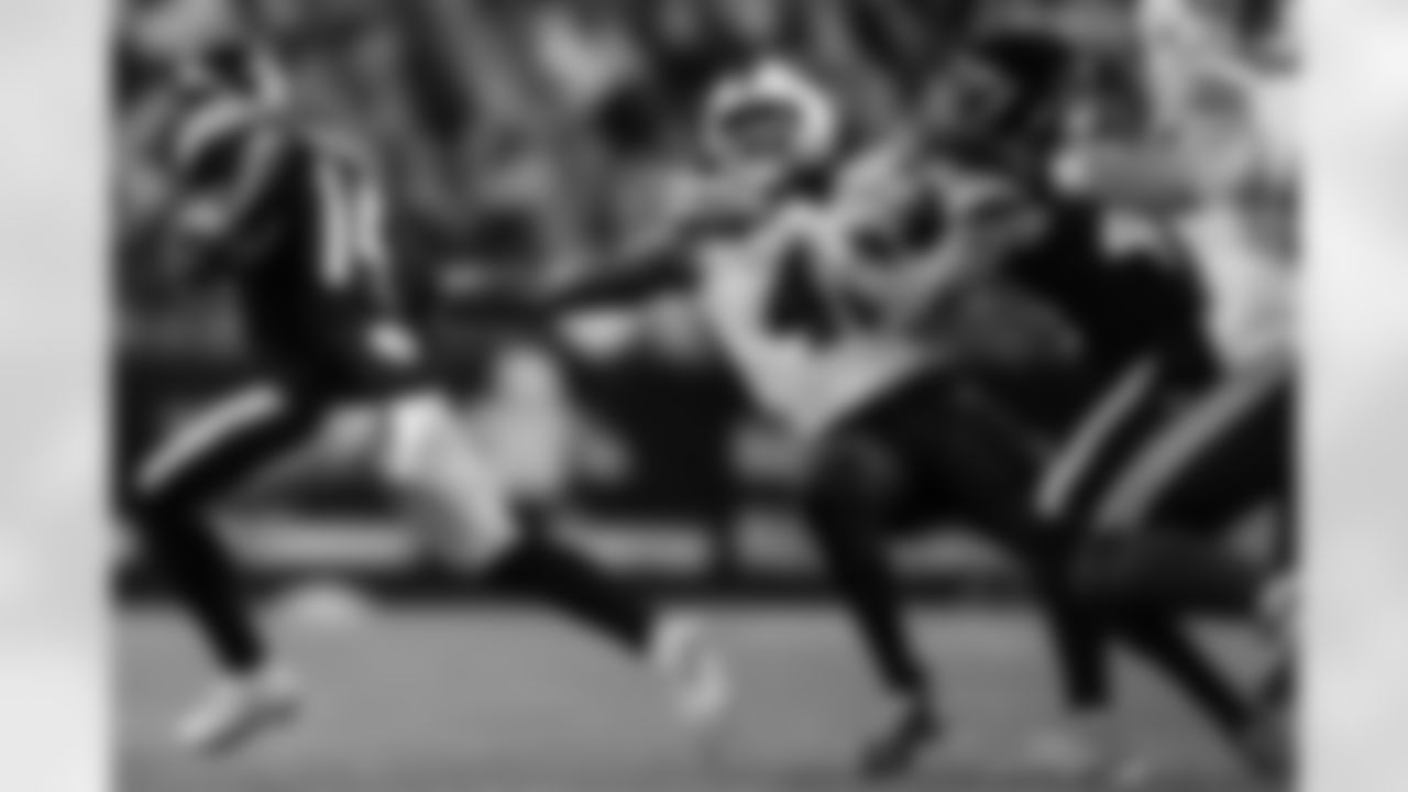 Pittsburgh Steelers vs Buffalo Bills, Regular Season, November 30, 2025 at Acrisure Stadium.