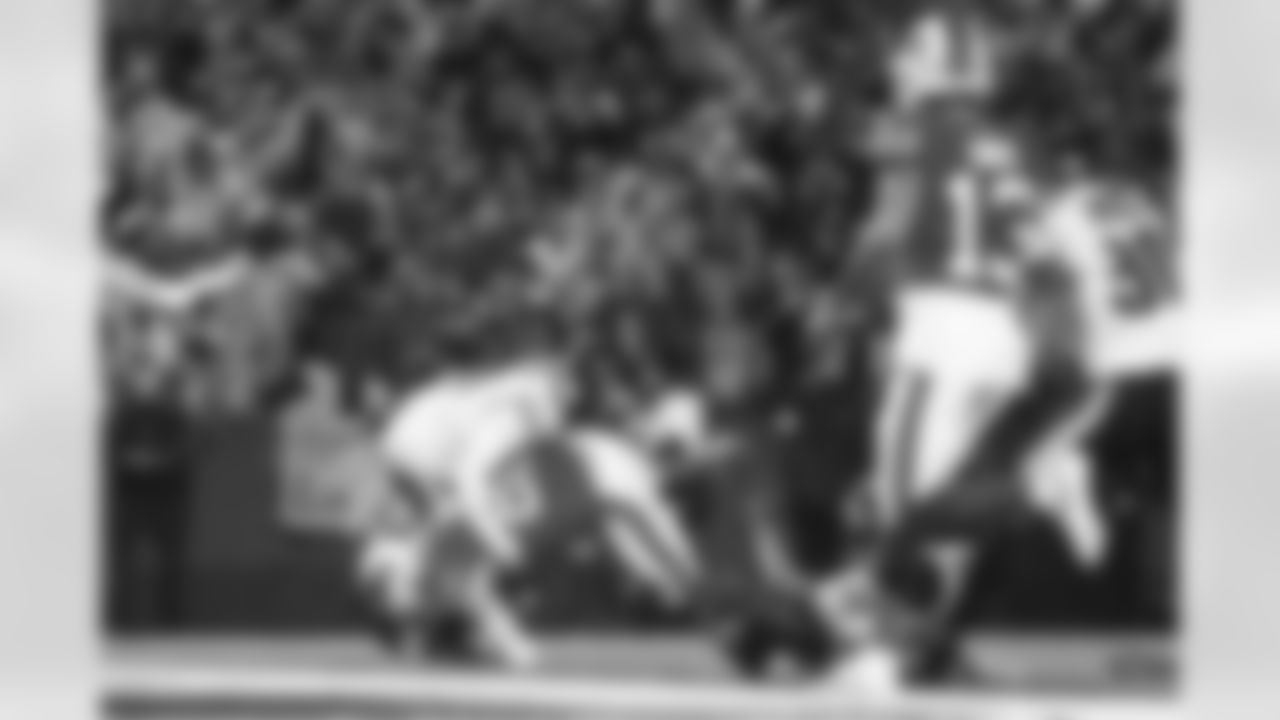 Buffalo Bills vs Philadelphia Eagles, Regular Season, December 28, 2025 at Highmark Stadium.