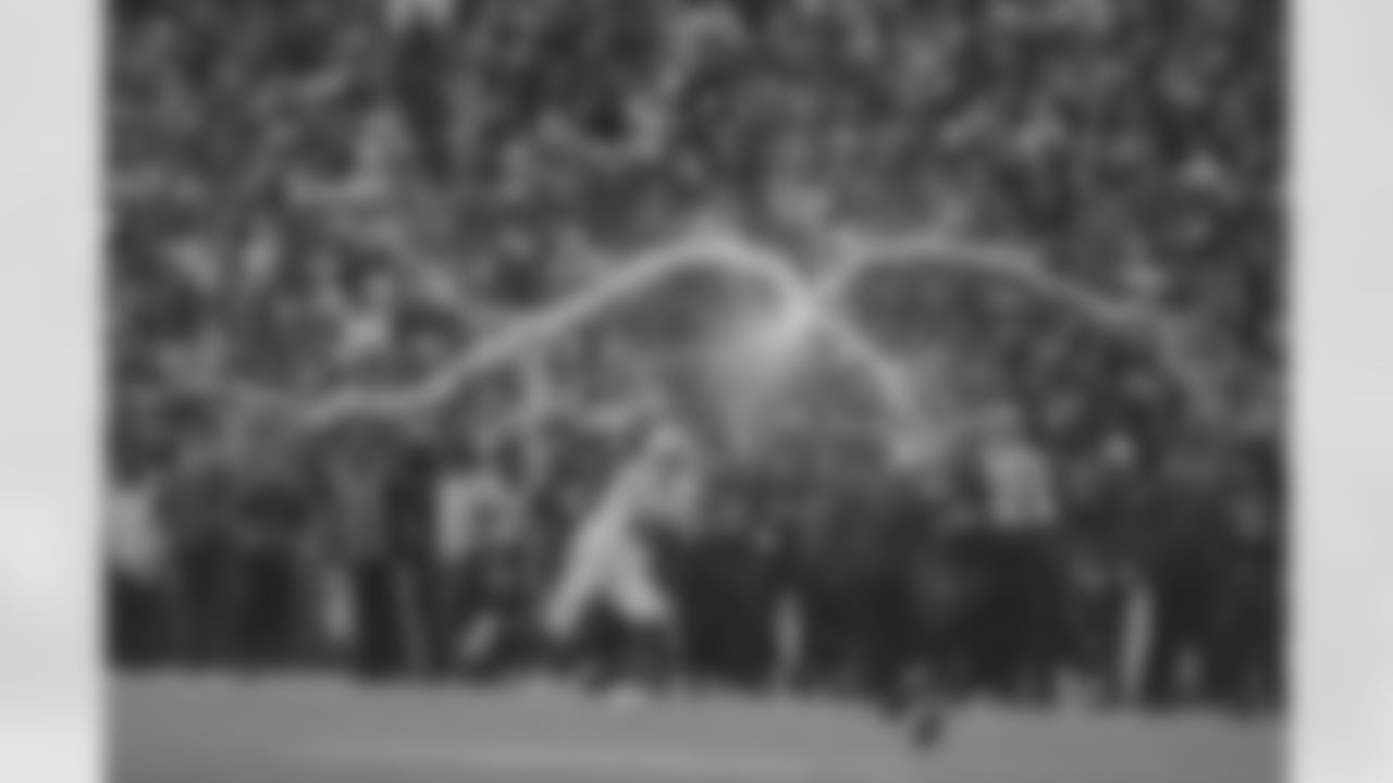 Buffalo Bills vs Tampa Bay Buccaneers, Regular Season, November 18, 2025 at Highmark Stadium.