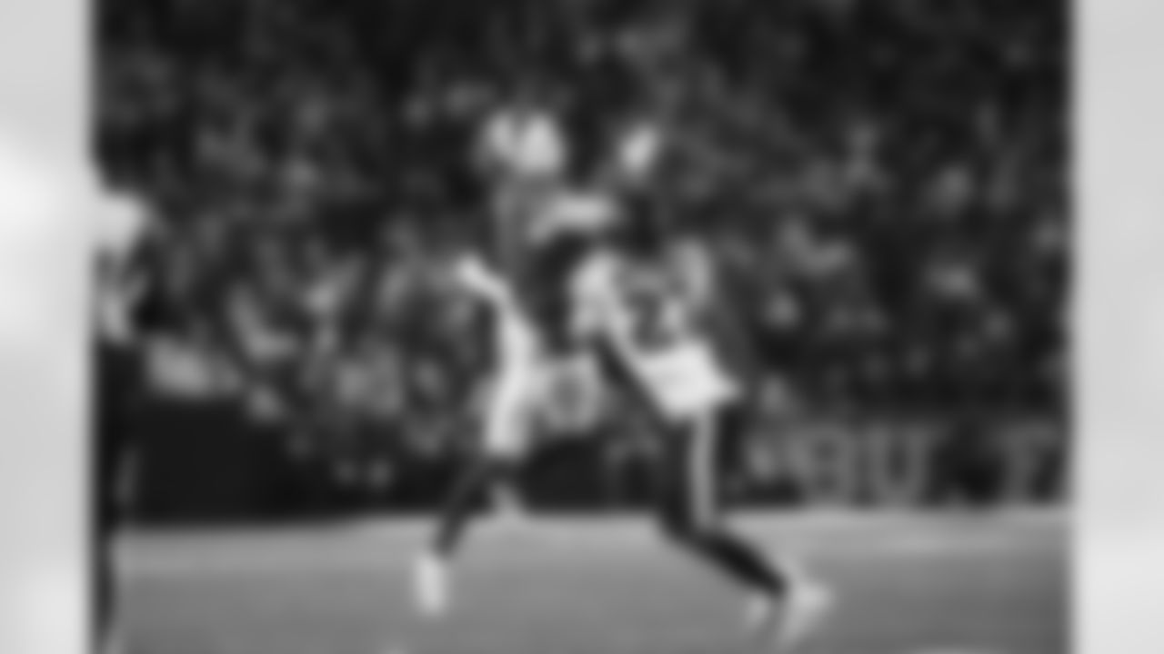 Buffalo Bills vs Philadelphia Eagles, Regular Season, December 28, 2025 at Highmark Stadium.