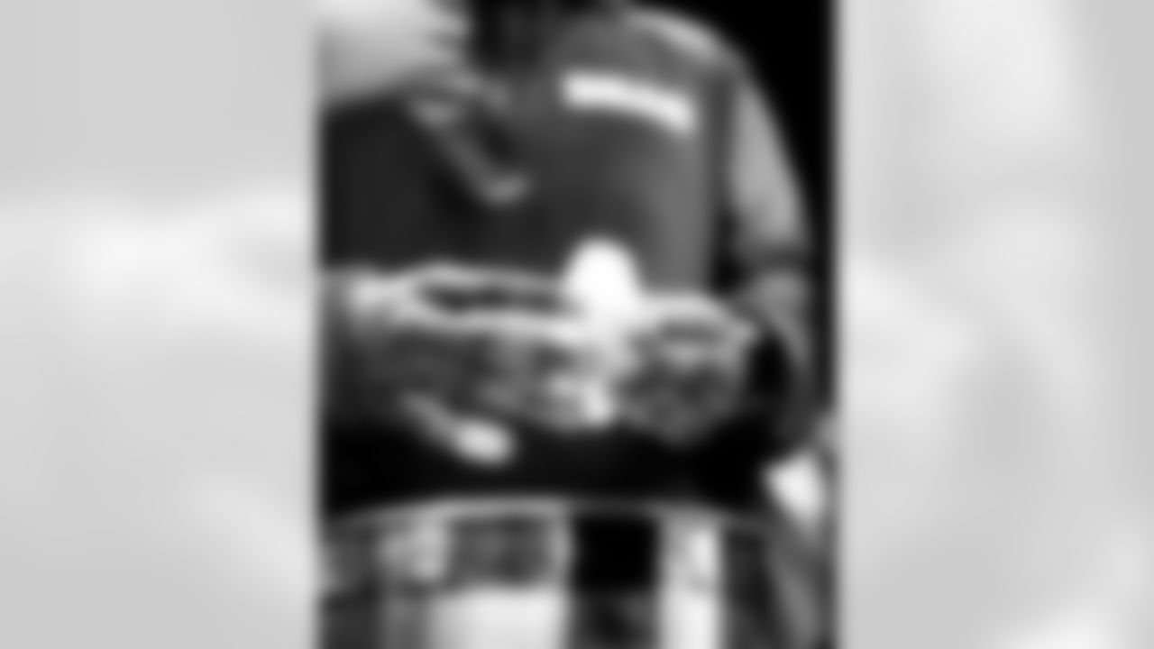 DeWayne Carter (90), B&W, Black and White. Buffalo Bills players train during Phase One of voluntary off-season workouts, May 1, 2025 at the Buffalo Bills Training Center.