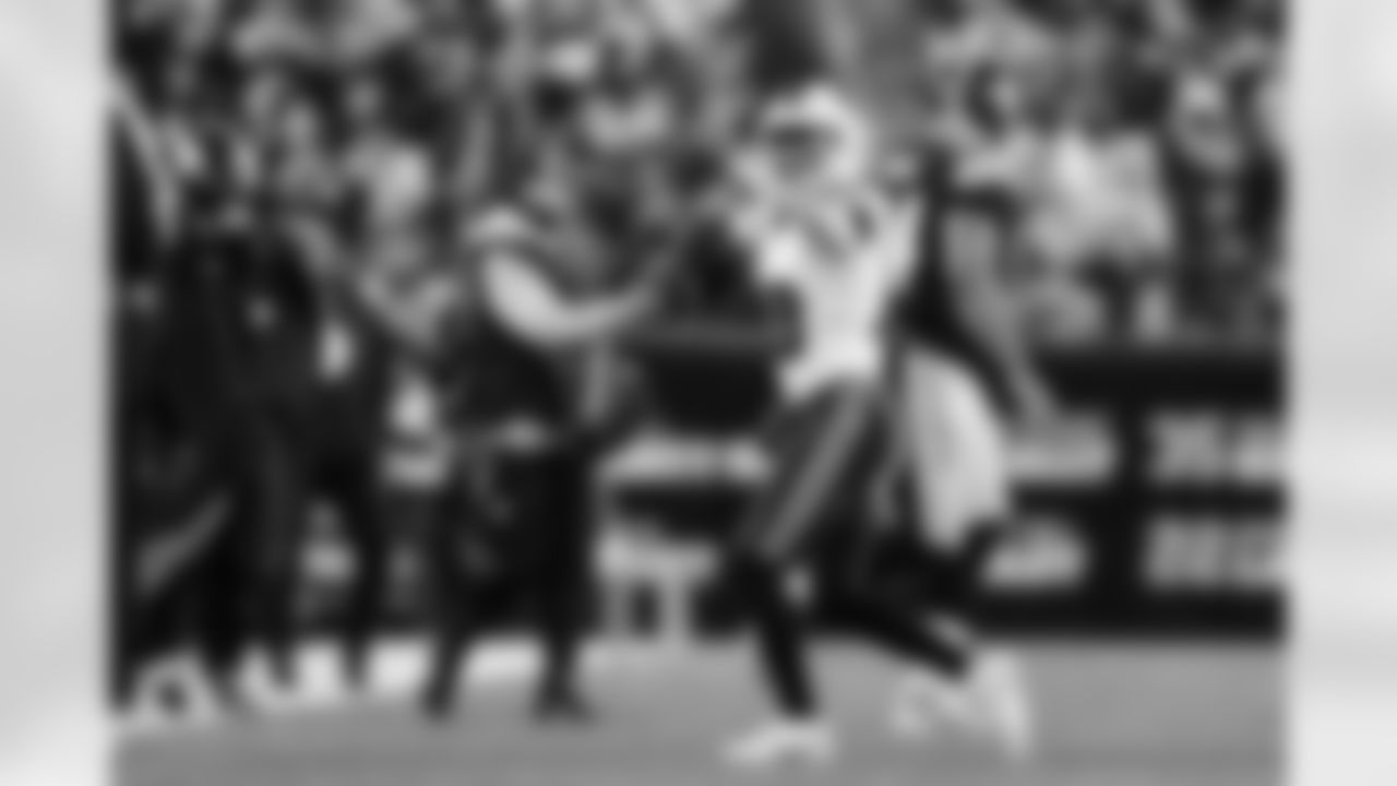 Pittsburgh Steelers vs Buffalo Bills, Regular Season, November 30, 2025 at Acrisure Stadium.