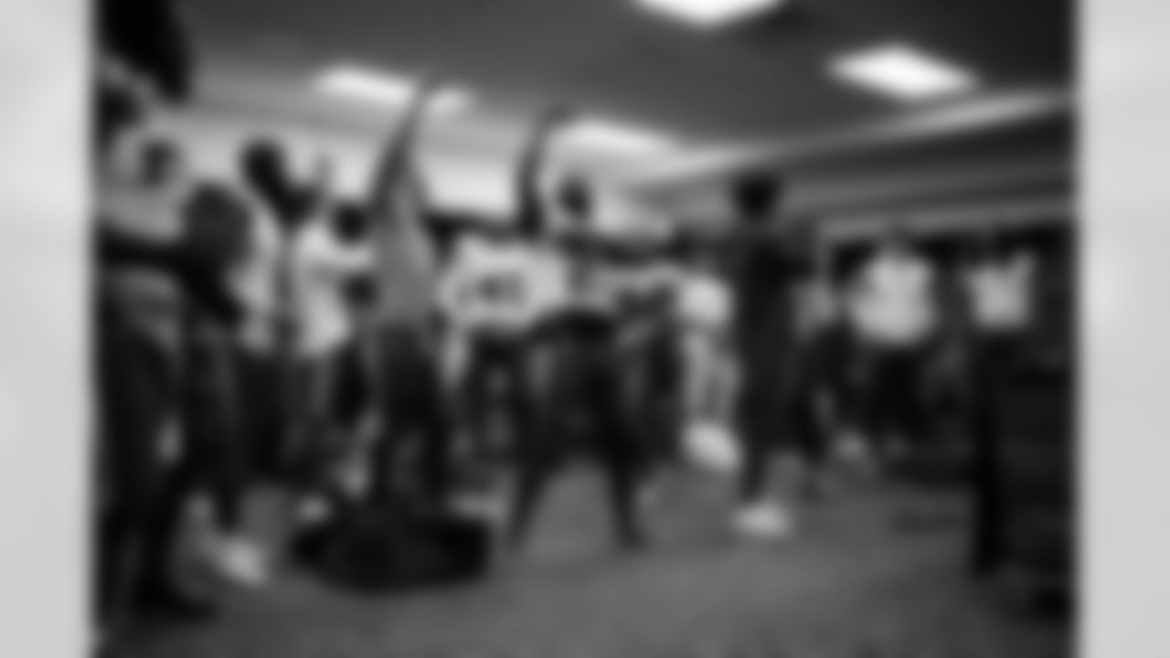 Pittsburgh Steelers vs Buffalo Bills, Regular Season, November 28, 2025 at Acrisure Stadium.