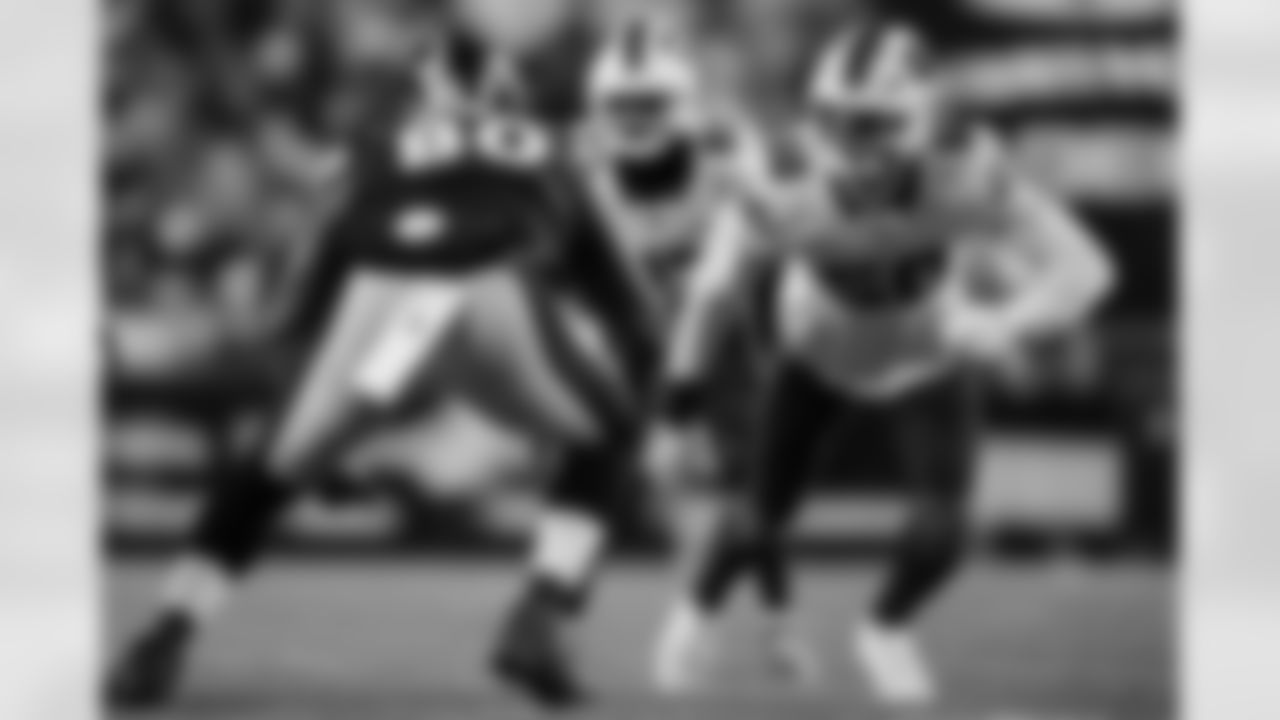 Pittsburgh Steelers vs Buffalo Bills, Regular Season, November 30, 2025 at Acrisure Stadium.