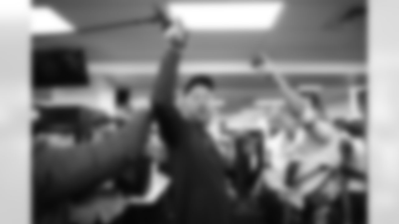 Pittsburgh Steelers vs Buffalo Bills, Regular Season, November 30, 2025 at Acrisure Stadium.