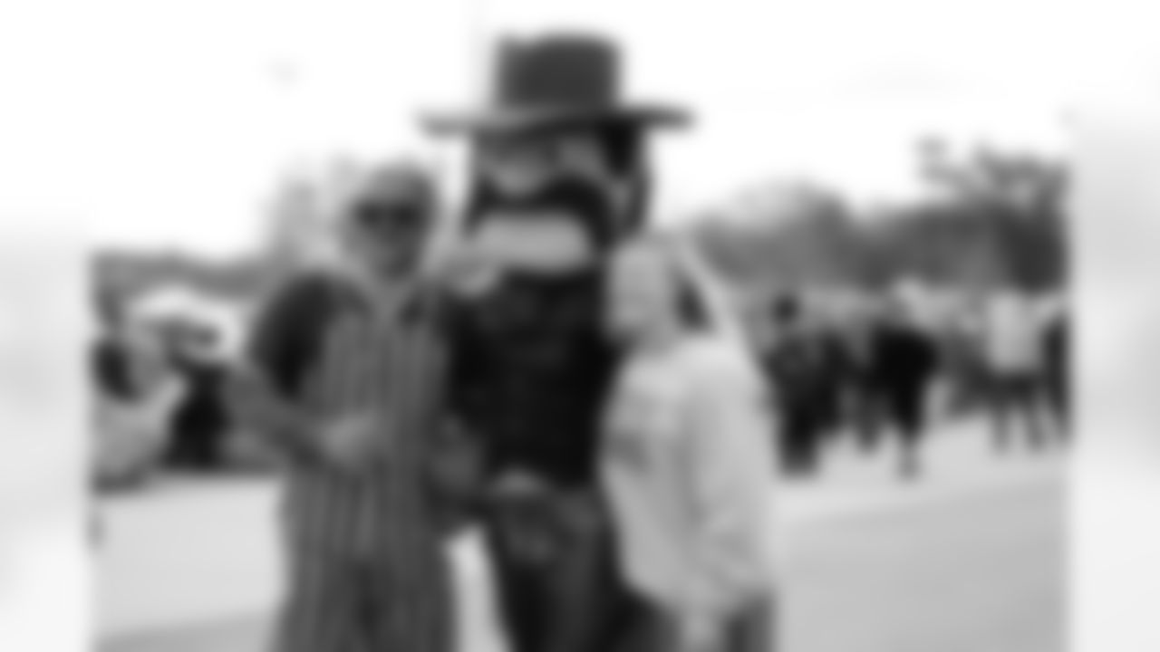 Buffalo Bills vs Tampa Bay Buccaneers, Regular Season, November 16, 2025 at Highmark Stadium.