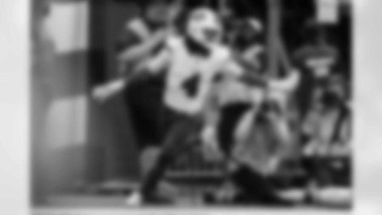 New York Jets vs Buffalo Bills, Regular Season, September 14, 2025 at Metlife Stadium.