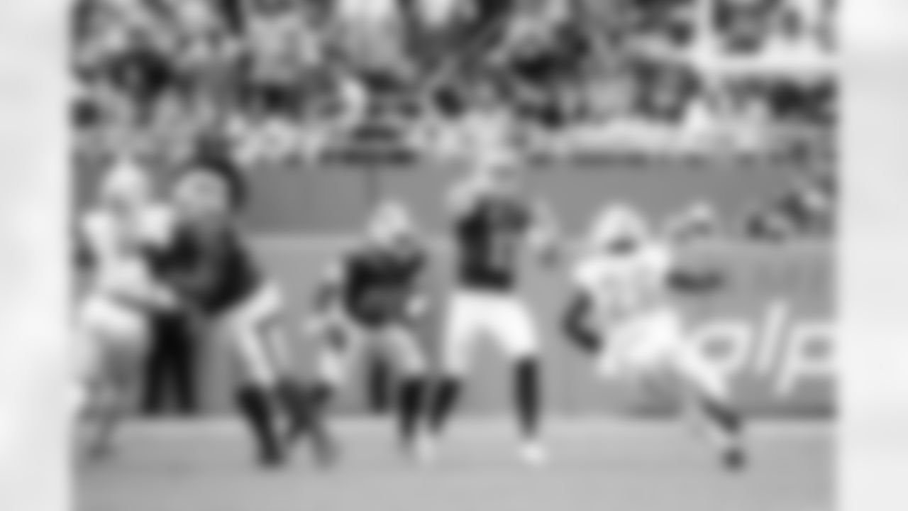 Miami Dolphins vs Buffalo Bills, Regular Season, November 09, 2025 at Hard Rock Stadium.