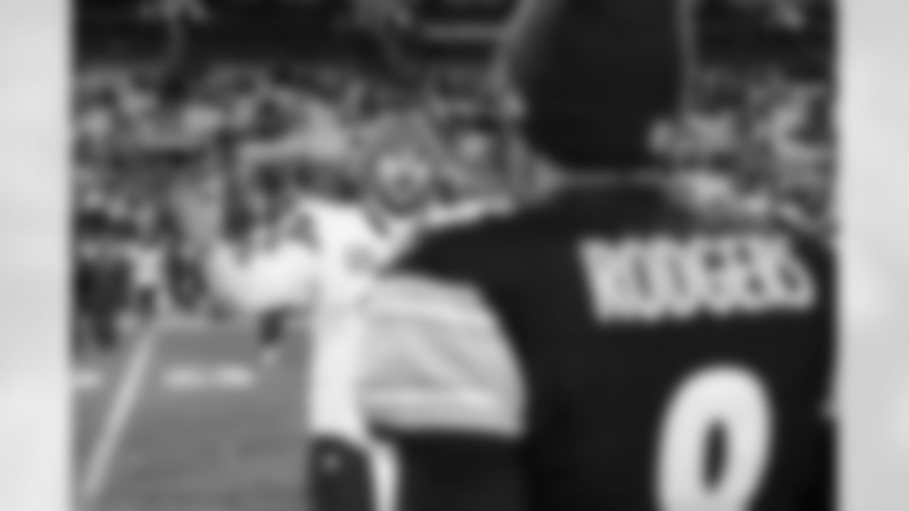 Pittsburgh Steelers vs Buffalo Bills, Regular Season, November 30, 2025 at Acrisure Stadium.