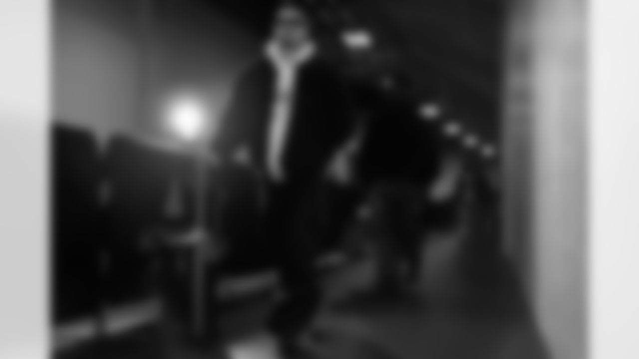 Pittsburgh Steelers vs Buffalo Bills, Regular Season, November 30, 2025 at Acrisure Stadium.