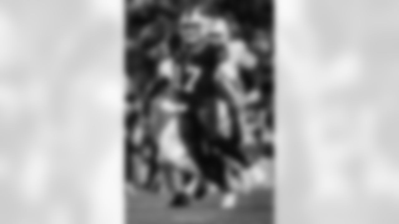 Buffalo Bills vs Miami Dolphins, Regular Season, September 18, 2025 at Highmark Stadium.