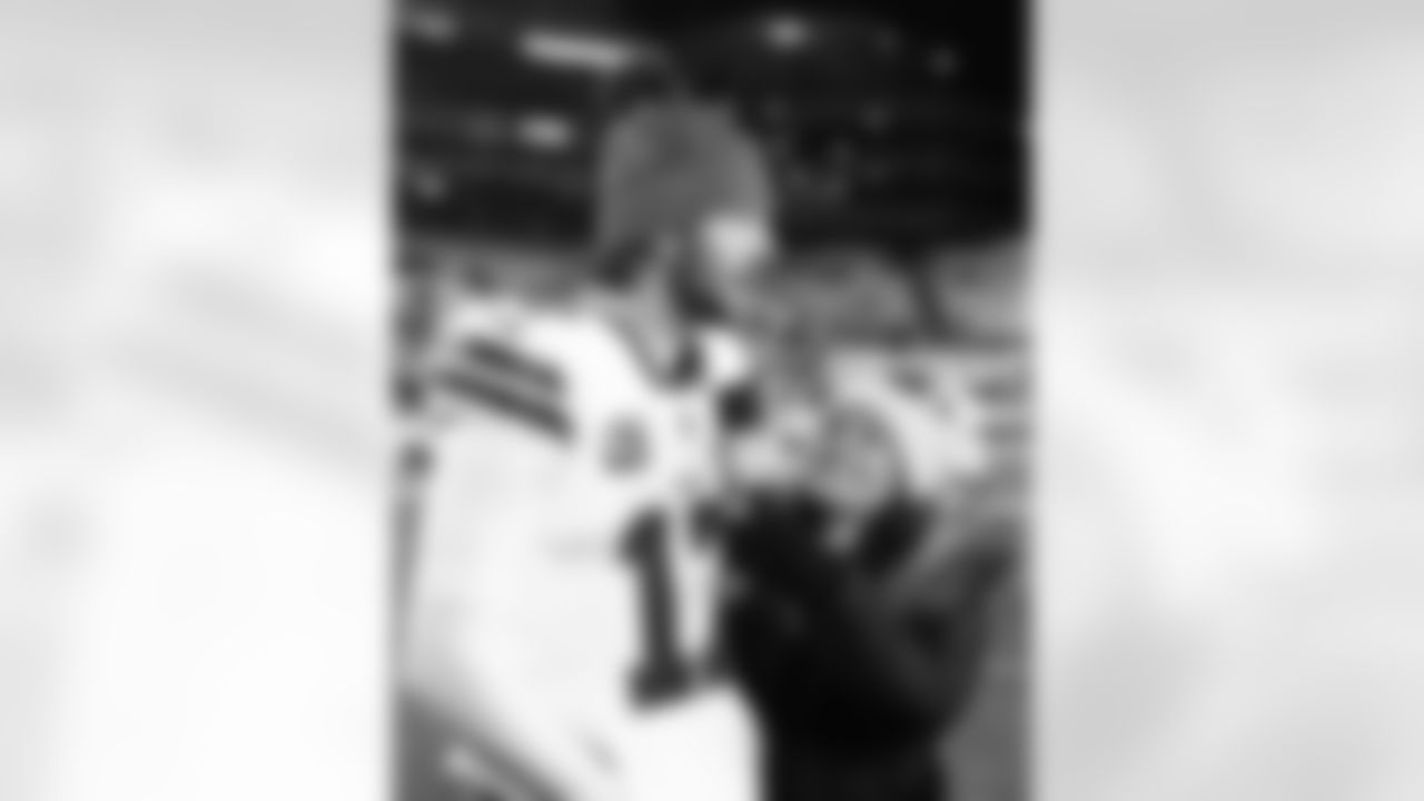 Pittsburgh Steelers vs Buffalo Bills, Regular Season, November 30, 2025 at Acrisure Stadium.