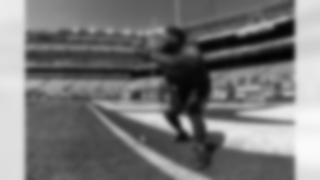 O'Cyrus Torrence (64). New York Jets vs Buffalo Bills, Regular Season, September 14, 2025 at Metlife Stadium.