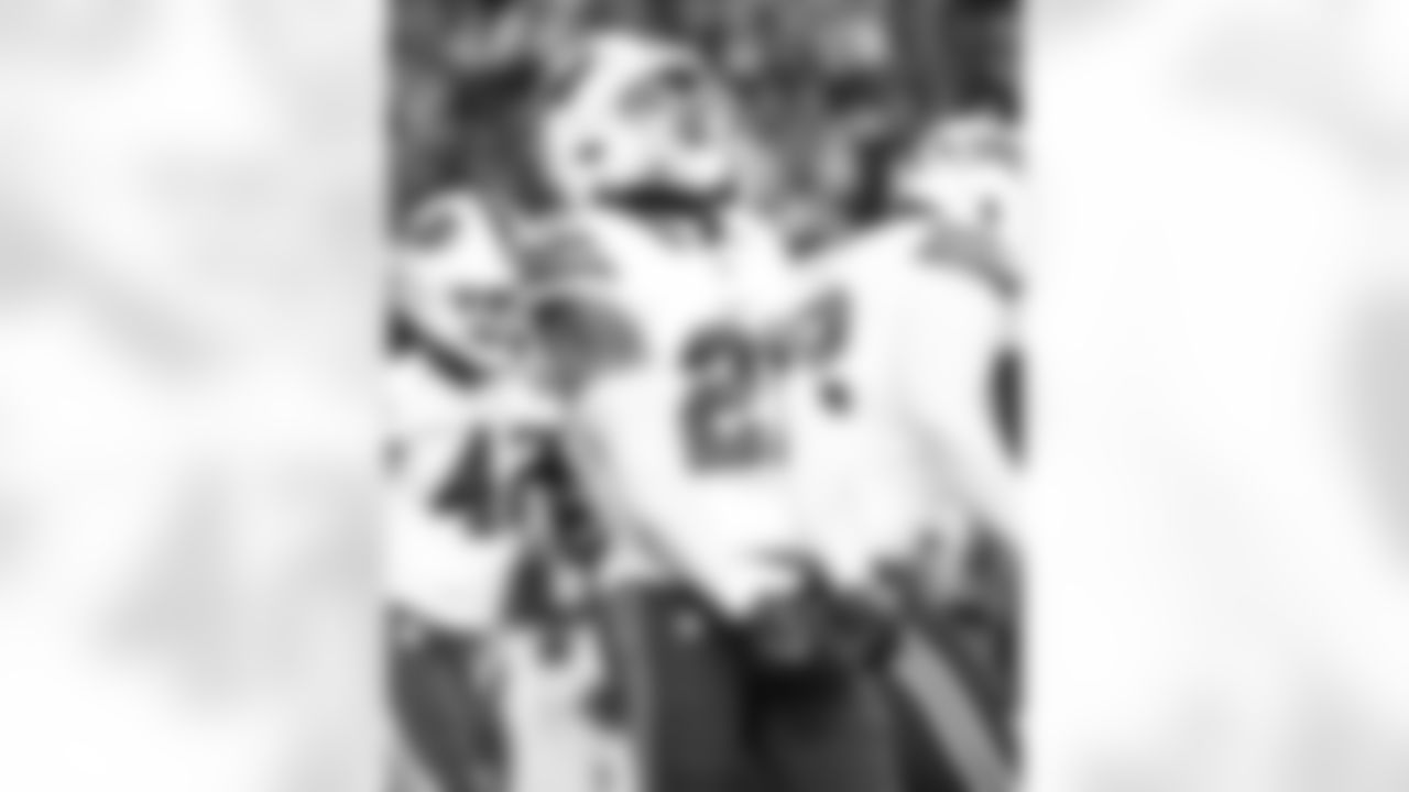 Pittsburgh Steelers vs Buffalo Bills, Regular Season, November 30, 2025 at Acrisure Stadium.