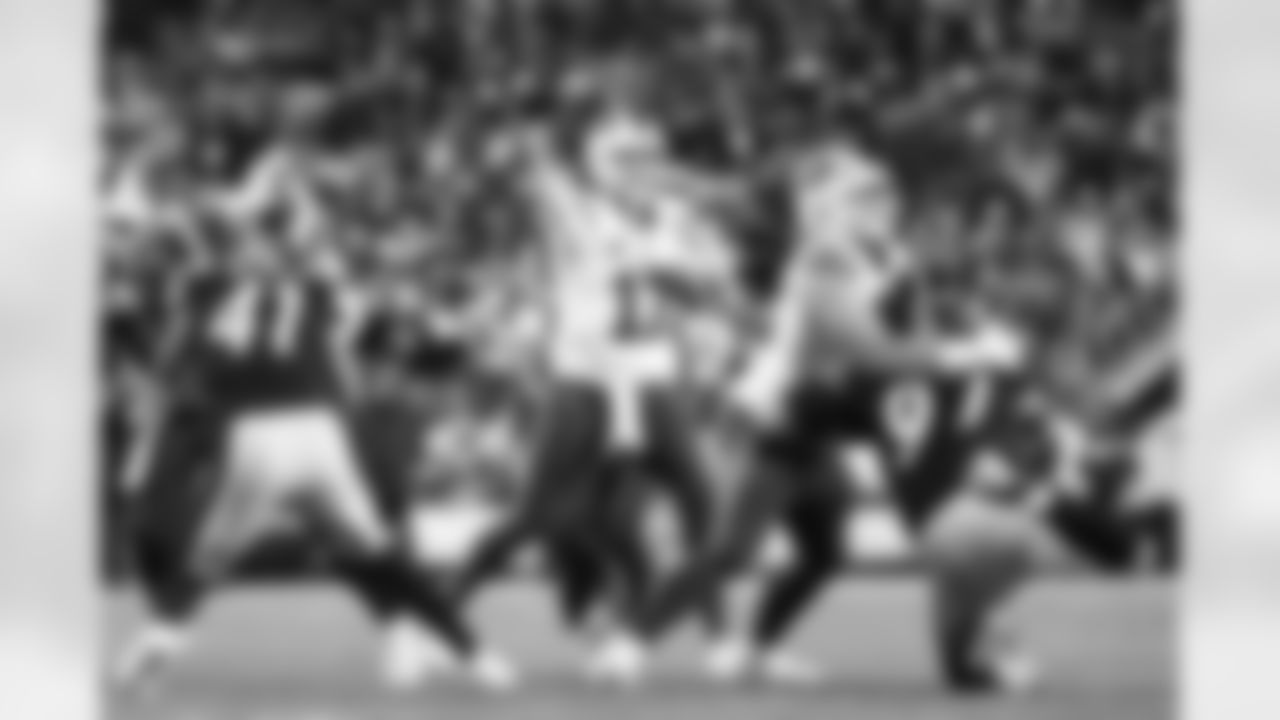 Pittsburgh Steelers vs Buffalo Bills, Regular Season, November 30, 2025 at Acrisure Stadium.