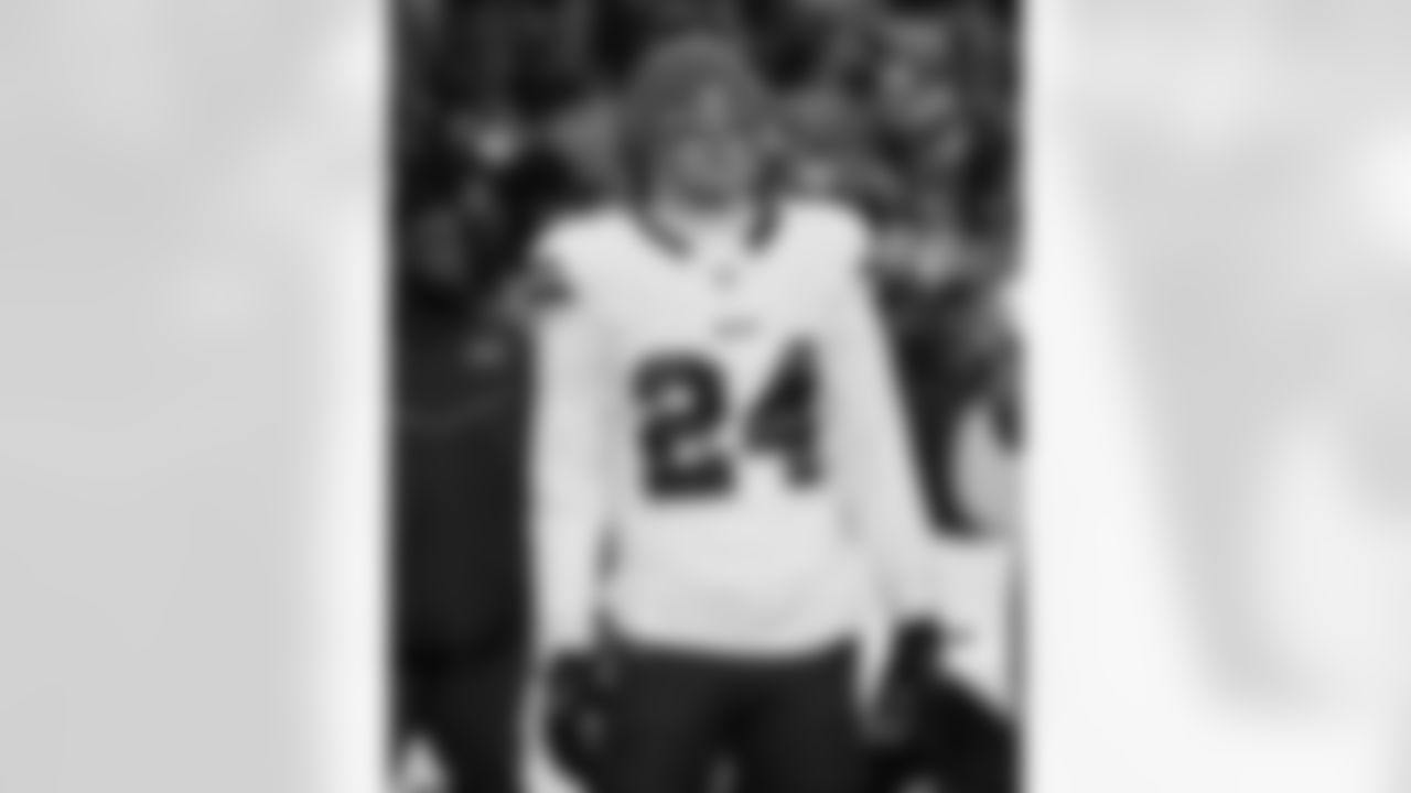 Pittsburgh Steelers vs Buffalo Bills, Regular Season, November 30, 2025 at Acrisure Stadium.