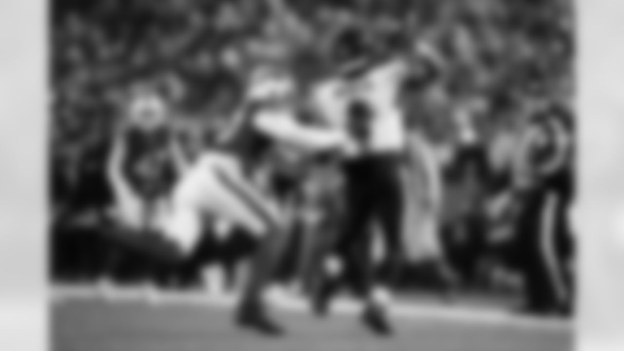 Buffalo Bills vs Philadelphia Eagles, Regular Season, December 28, 2025 at Highmark Stadium.