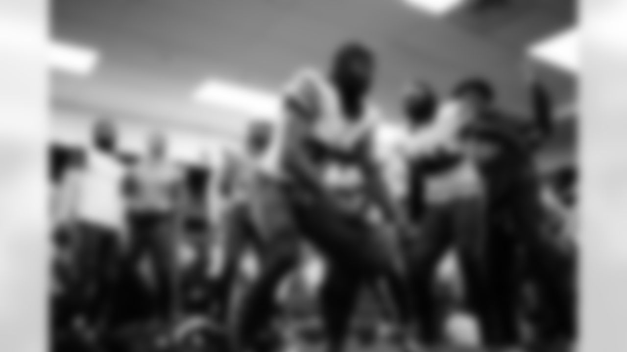 Pittsburgh Steelers vs Buffalo Bills, Regular Season, November 28, 2025 at Acrisure Stadium.