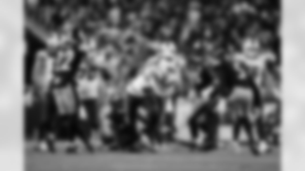 Pittsburgh Steelers vs Buffalo Bills, Regular Season, November 30, 2025 at Acrisure Stadium.