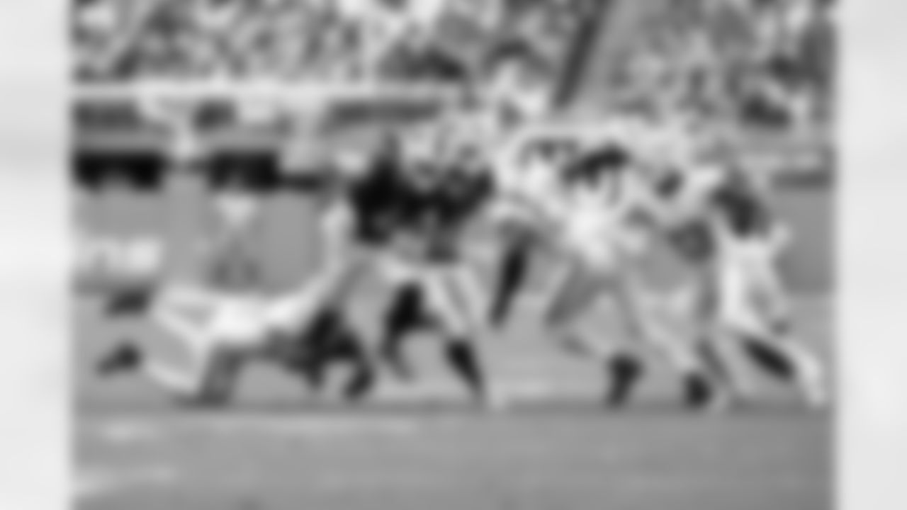 Miami Dolphins vs Buffalo Bills, Regular Season, November 09, 2025 at Hard Rock Stadium.