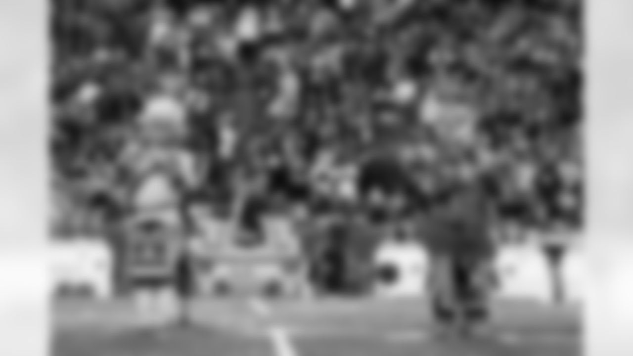 Buffalo Bills vs Tampa Bay Buccaneers, Regular Season, November 16, 2025 at Highmark Stadium.