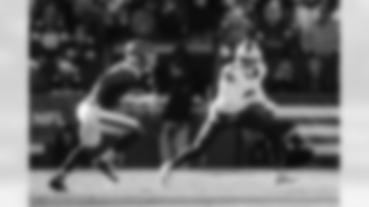 Cleveland Browns vs Buffalo Bills, Regular Season, December 21, 2025 at Huntington Bank Field.