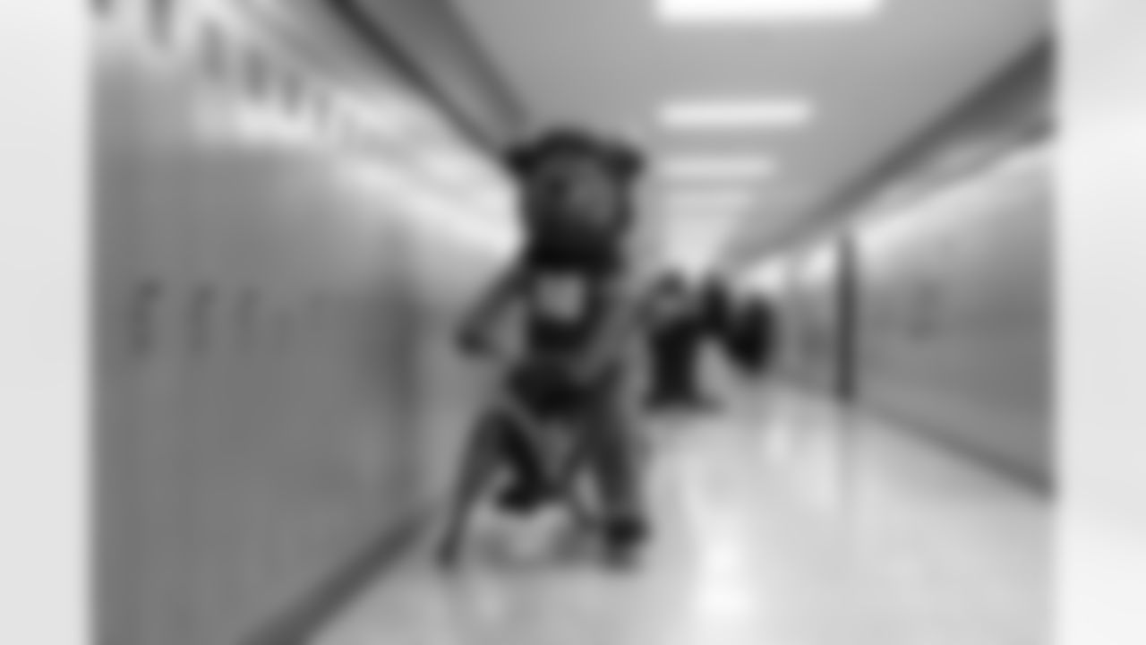 Free Mobile Food Markets, November 01, 2025 at #94 West Hertel Academy.