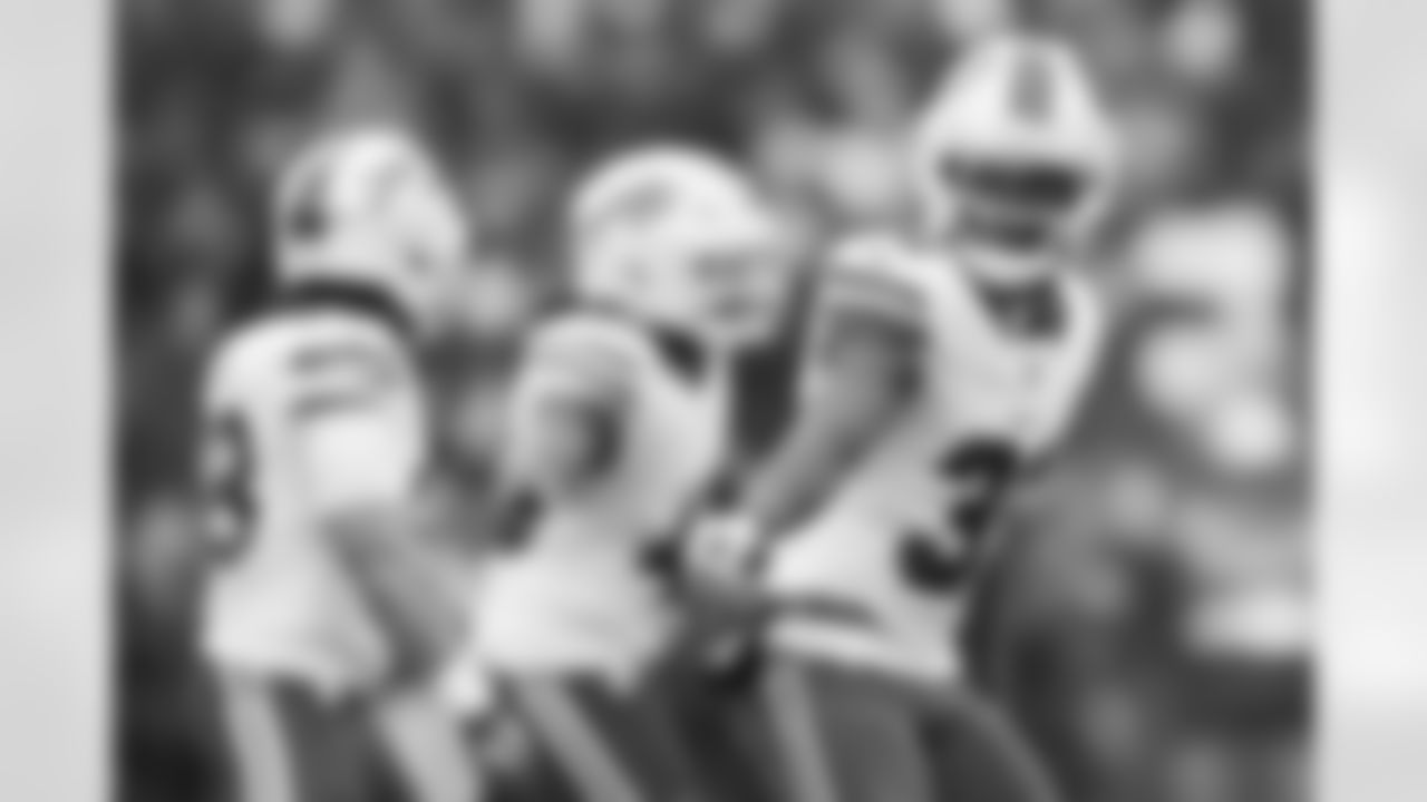 New England Patriots vs Buffalo Bills, Regular Season, December 14, 2025 at Gillette Stadium.